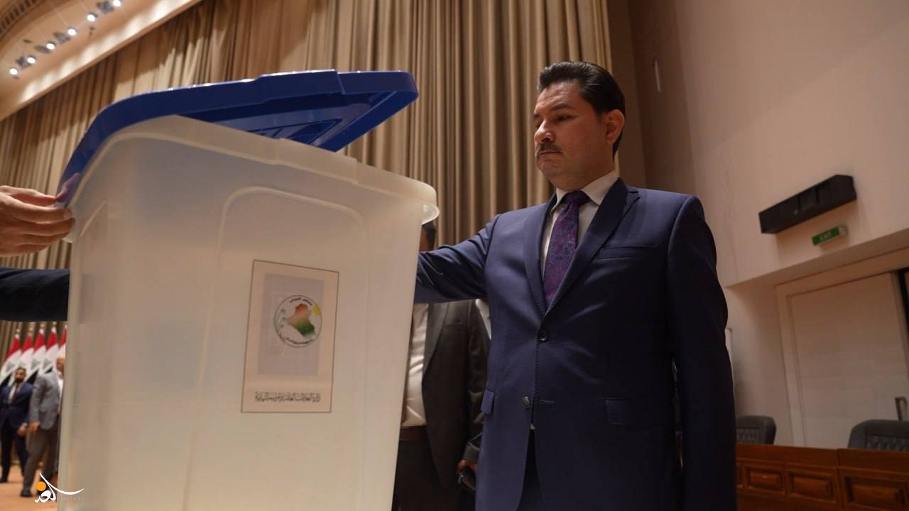 نائب: جمع تواقيع لمنع خرق سرية التصويت وتصوير أوراق انتخاب رئيس البرلمان