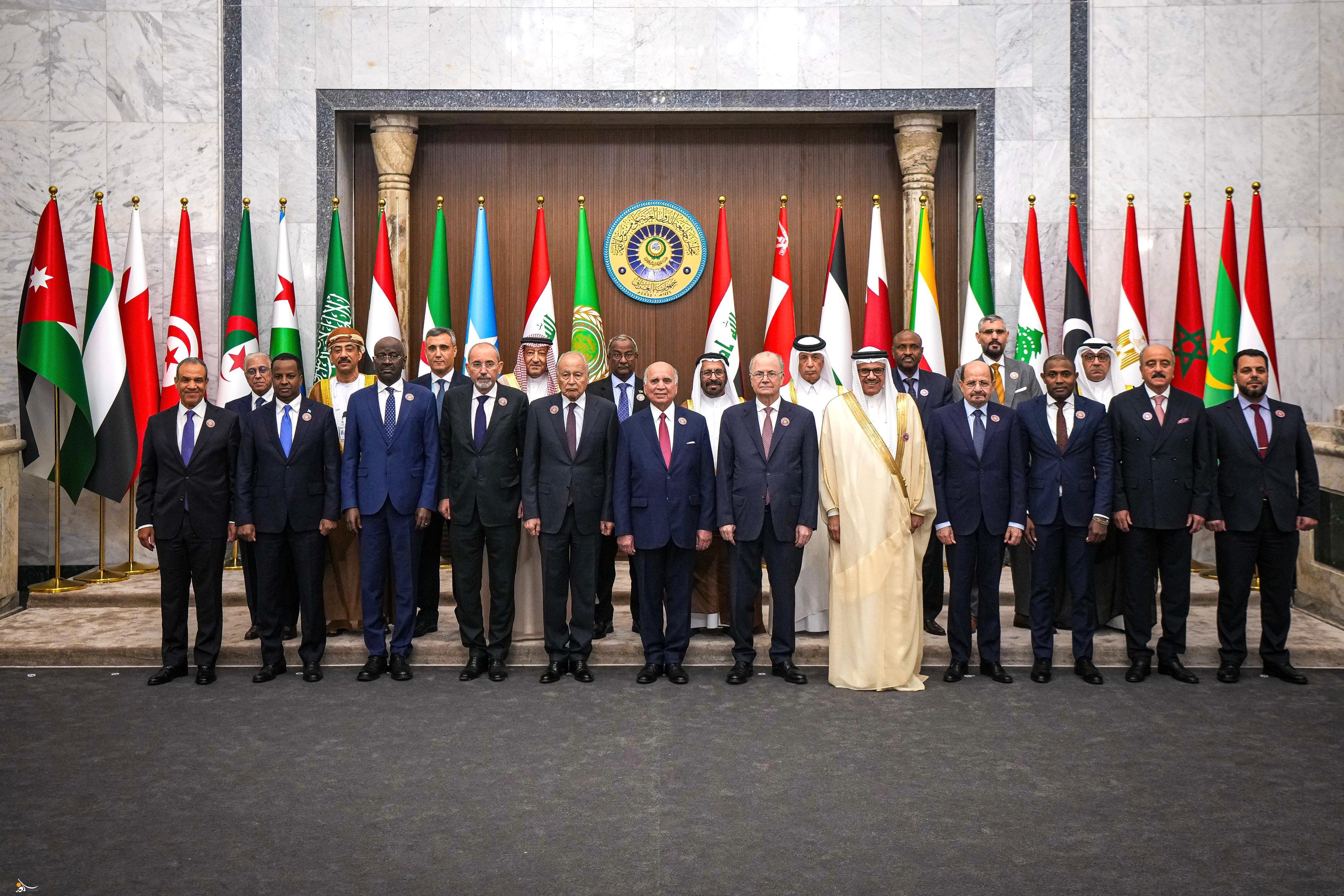 البحرين تسلم رئاسة القمة العربية إلى العراق في دورتها الرابعة والثلاثين