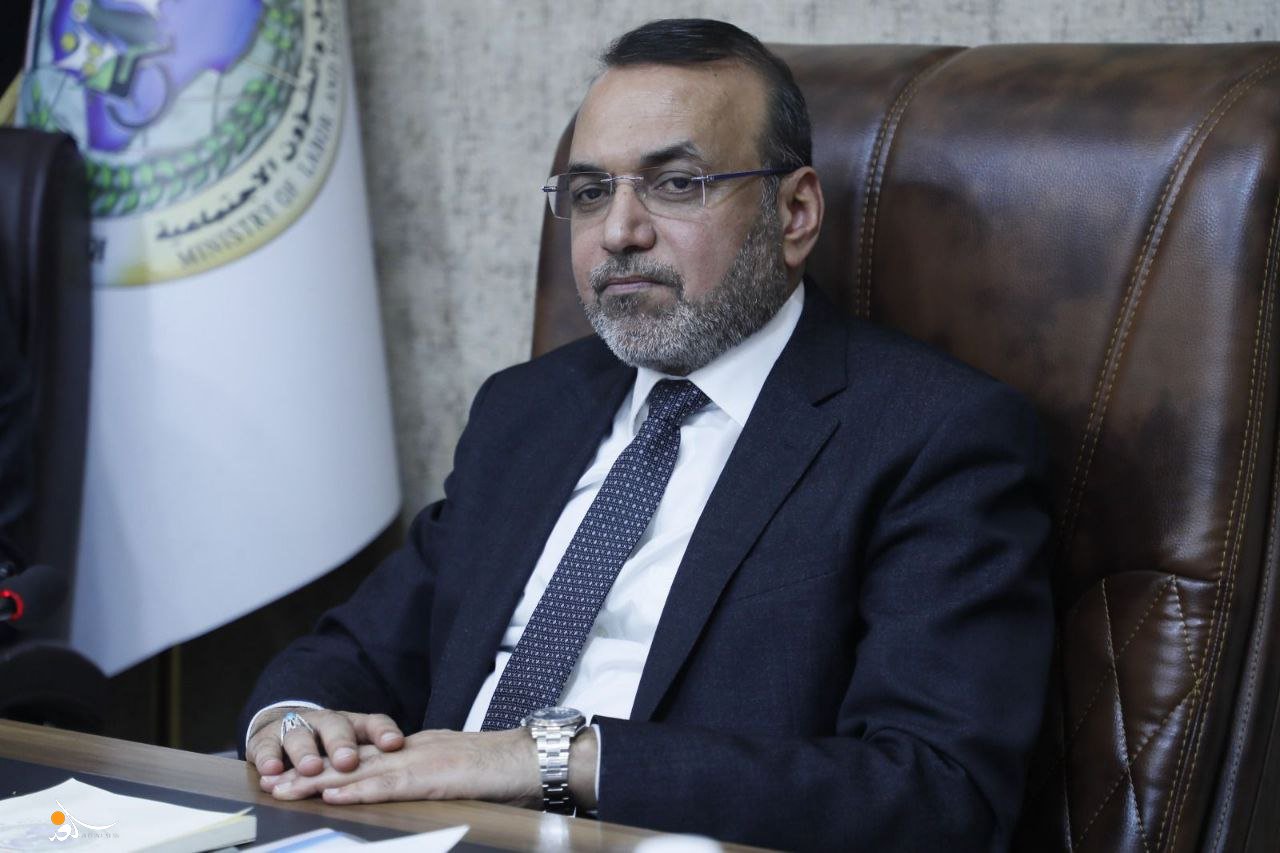 وزير العمل يعلن إطفاء ديون ذوي شهداء الحشد من المشمولين بالإعانة