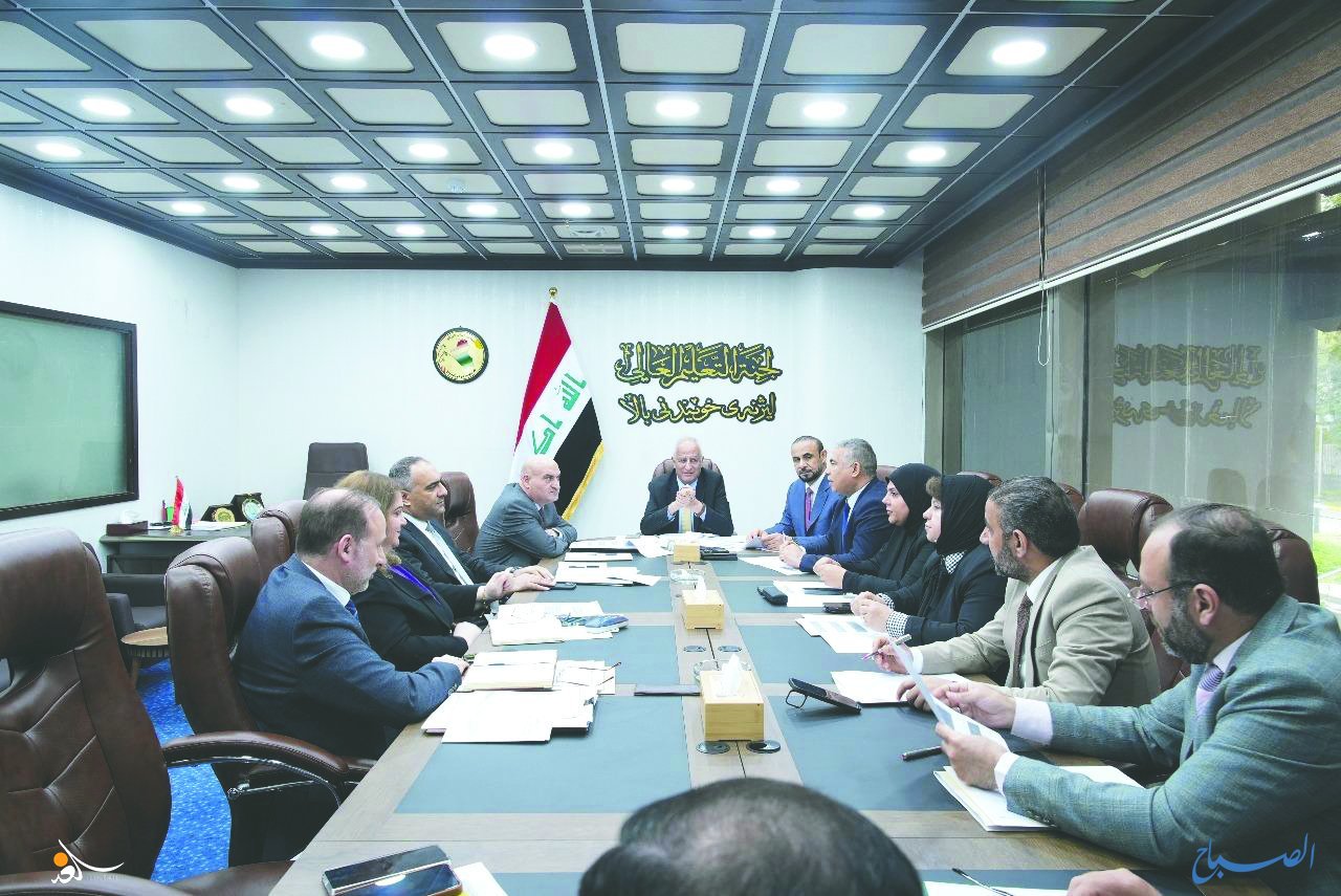 البرلمان يعتزم رفع السن التقاعدية للأستاذ الجامعي إلى 70 عاماً