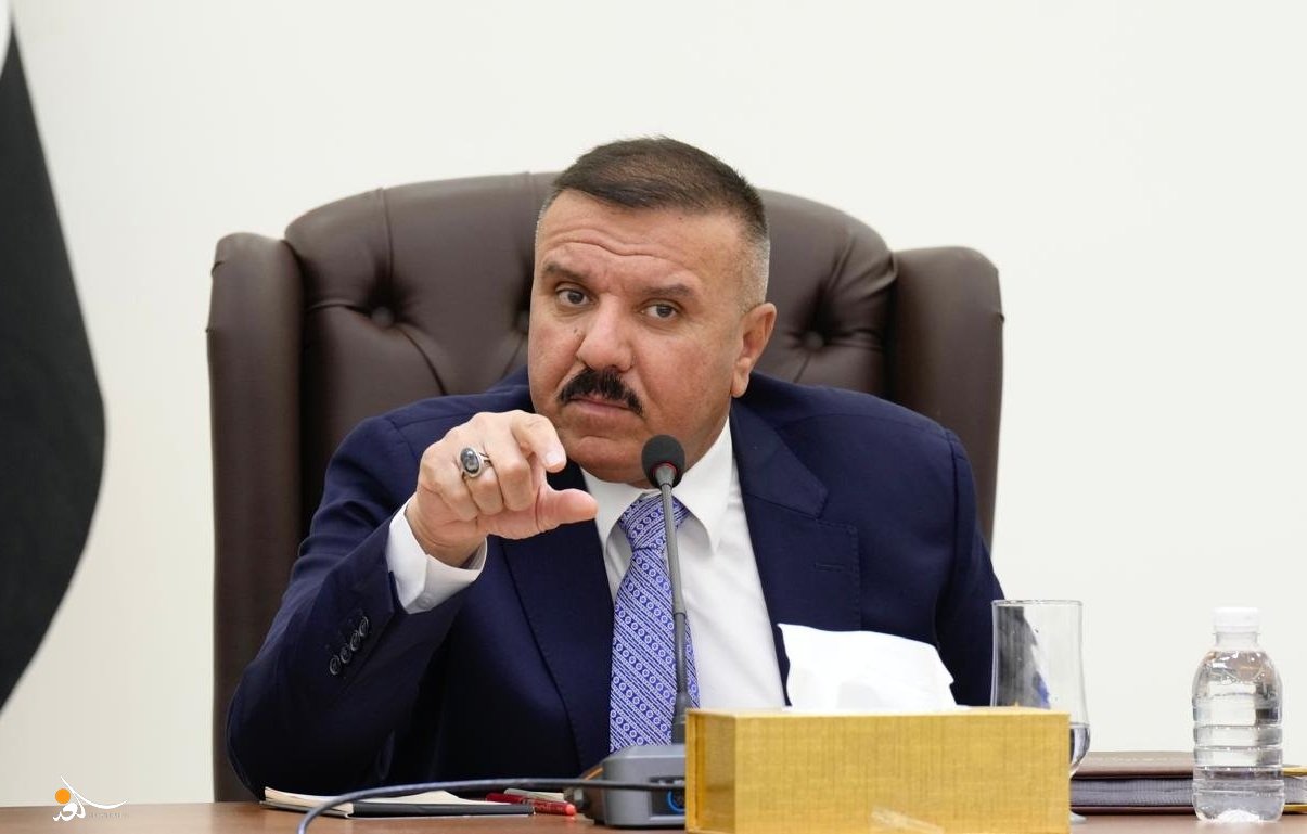 وزير الداخلية يعلن الحرب على النزاعات العشائرية: سنضرب بيدٍ من حديد