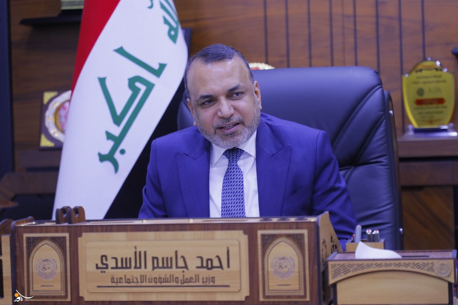 وزير العمل يعلن اكمال اجراءات منح فروقات الإعانة وإطفاء الديون عن 3 آلاف أسرة من ذوي الشهداء