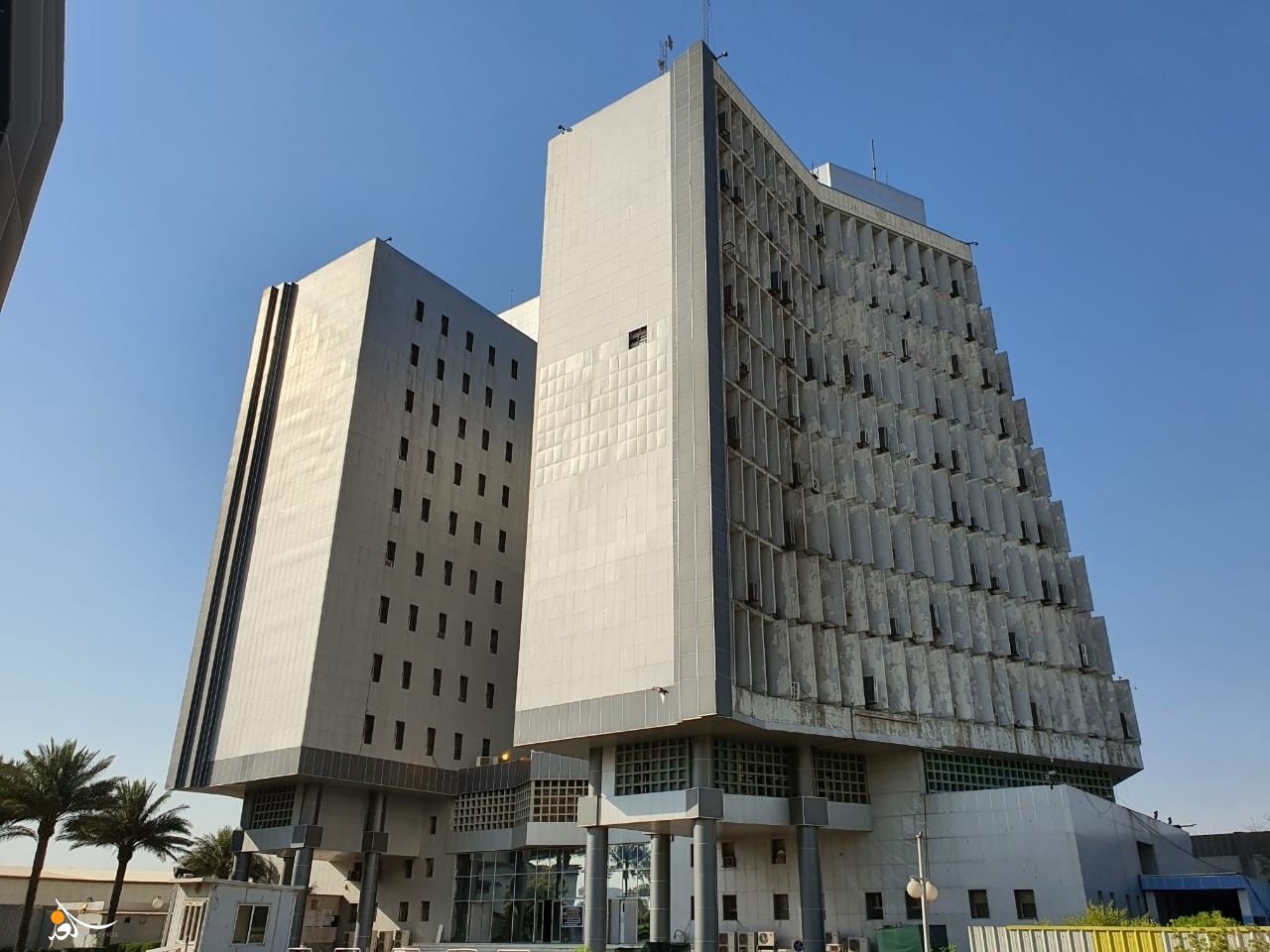 المالية تنفي مجدداً وجود نية لتخفيض رواتب منتسبي الجيش والشرطة