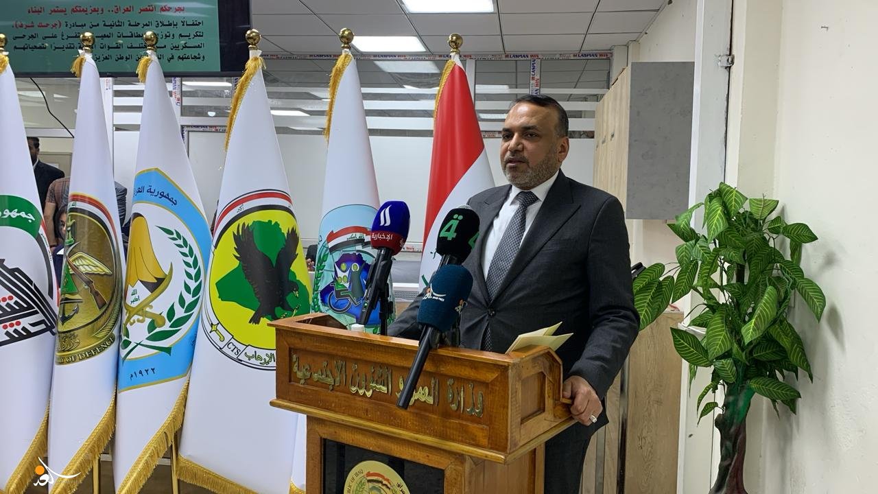 وزير العمل يعلن تسليم "الماستر كارد" الخاص بالمعين المتفرغ للمستفيدين والمرضى من جرحى القوات الأمنية
