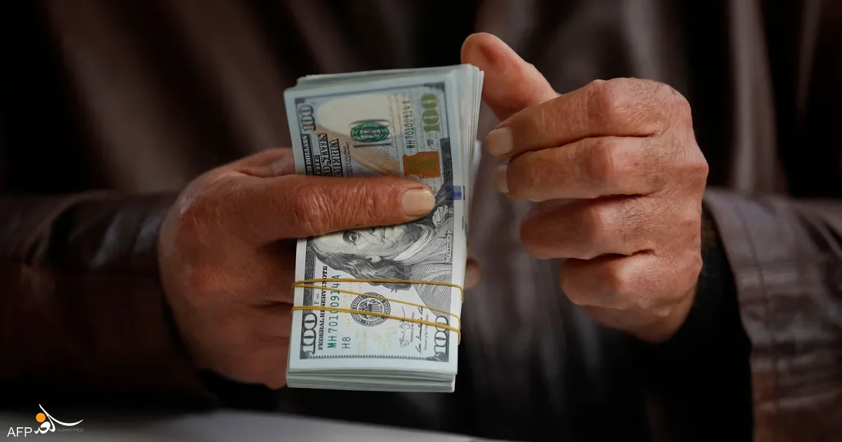البنك المركزي يصدر جملة تعليمات للمصارف المجازة لمنع تهريب الدولار