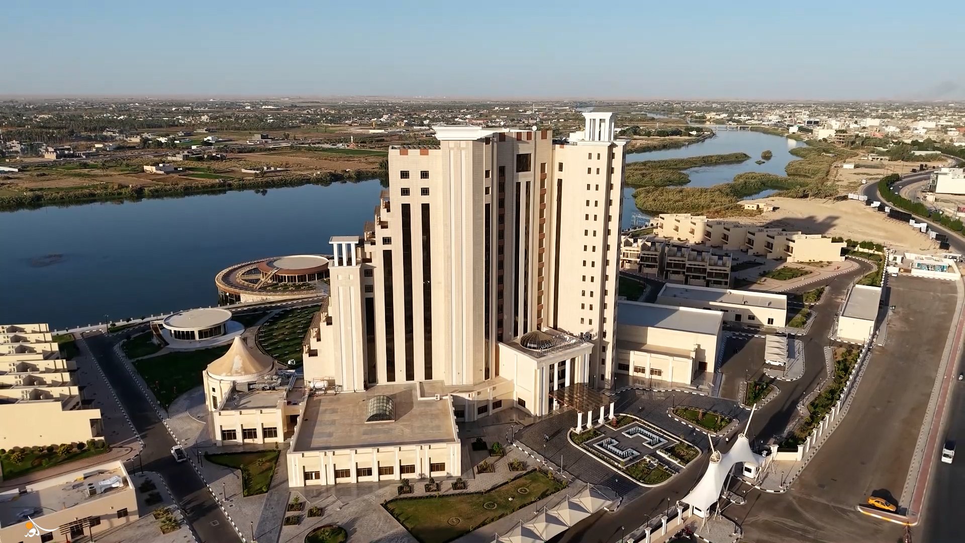 يضم قاعات رئاسية كبرى.. العراق يفتتح فندق الانبار الدولي